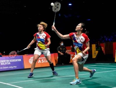 萧紫萱(左)在2月亚洲团体赛,因蒂娜确诊而火速补上当陈康乐(右)搭档,并在小组赛拿分助女队挺进半决赛并获得直通尤杯决赛圈入场券。-马新社- 萧紫萱(左)在2月亚洲团体赛,因蒂娜确诊而火速补上当陈康乐(右)搭档,并在小组赛拿分助女队挺进半决赛并获得直通尤杯决赛圈入场券。-马新社-