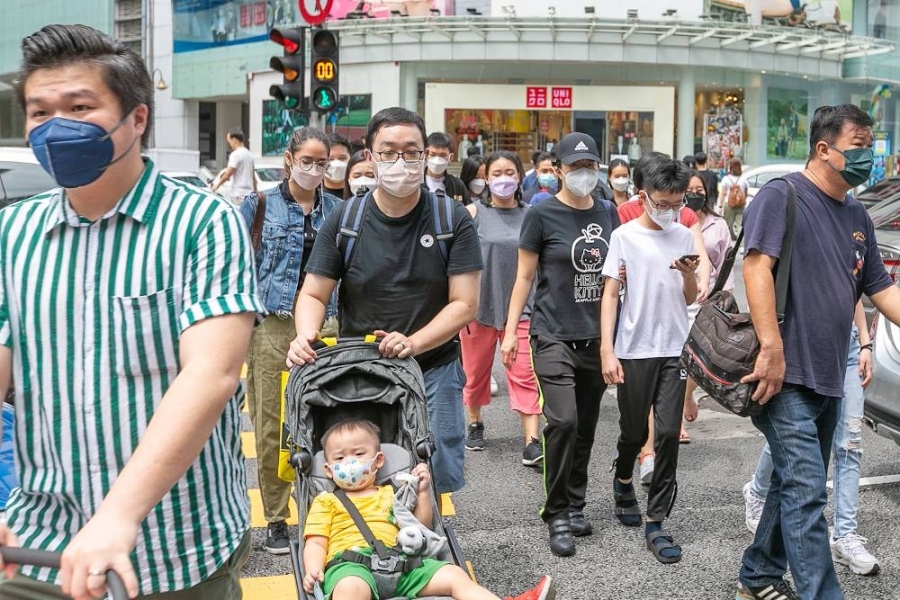 许多民众都在开斋节期间,到武吉免登区和茨厂街逛街。-Devan Manuel摄- 许多民众都在开斋节期间,到武吉免登区和茨厂街逛街。-Devan Manuel摄-