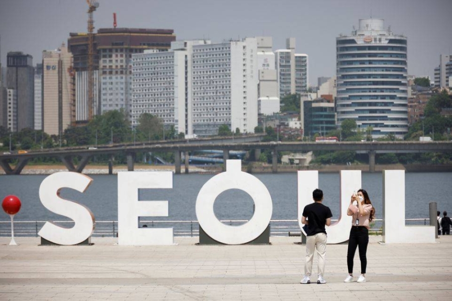 韩国表示为刺激内需,将从下月其重启短期访问签证发放工作,将针对以旅游等目的外籍人士。-路透社- 韩国表示为刺激内需,将从下月其重启短期访问签证发放工作,将针对以旅游等目的外籍人士。-路透社-