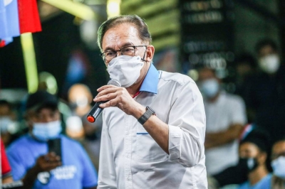 安华促所有在党选竞选的候选人抱持开放的态度,接受明天所公布的成绩。-Hari Anggara摄- 安华促所有在党选竞选的候选人抱持开放的态度,接受明天所公布的成绩。-Hari Anggara摄-