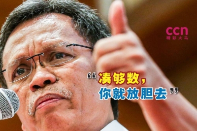 对于慕尤丁凑国会议员人数,好让再次任相一事,沙菲益阿达告诉对方:“若你凑够数,你就放胆去吧。我不会跟你的。”-Hari Anggara摄- 对于慕尤丁凑国会议员人数,好让再次任相一事,沙菲益阿达告诉对方:“若你凑够数,你就放胆去吧。我不会跟你的。”-Hari Anggara摄-
