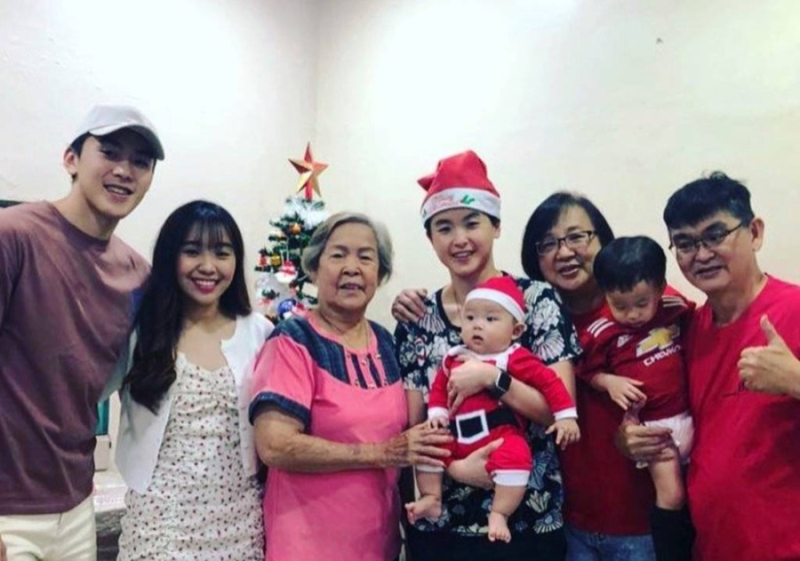 许氏姐弟嘉雯(中)和邦荣(左一),将第一次携手征战羽球世锦赛。-摘自许嘉雯脸书- 许氏姐弟嘉雯(中)和邦荣(左一),将第一次携手征战羽球世锦赛。-摘自许嘉雯脸书-