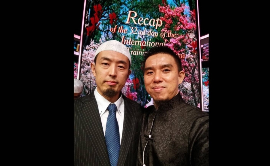 黄伟雄(右)说,他是在印度孟买2016年国际传教士培训的活动上,认识杉本恭一郎。-图取自Firdaus Wong Wai Hung面子书- 黄伟雄(右)说,他是在印度孟买2016年国际传教士培训的活动上,认识杉本恭一郎。-图取自Firdaus Wong Wai Hung面子书-