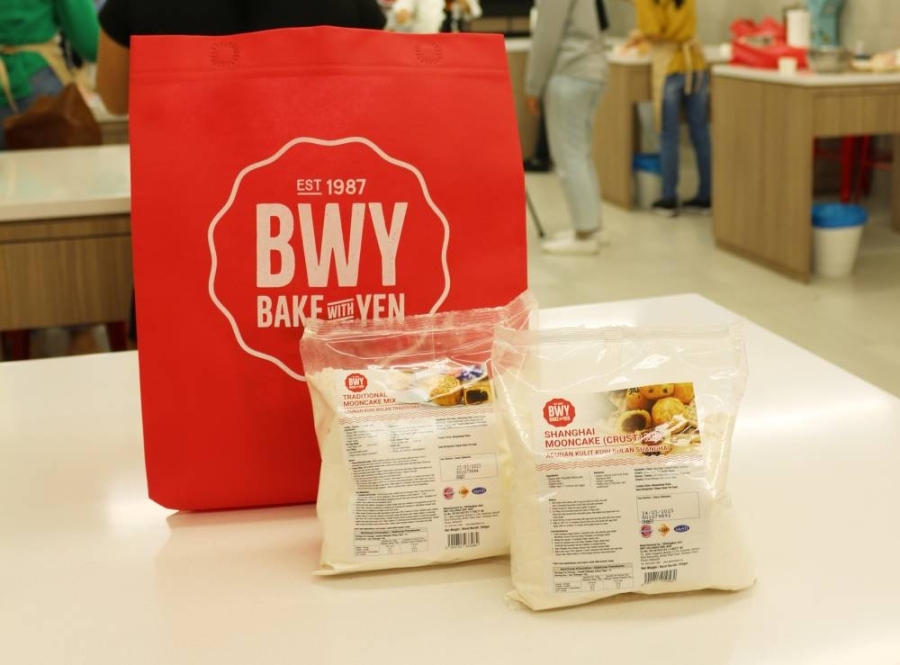 每包月饼预拌粉的价格从8令吉20仙起。-Bake With Yen提供- 每包月饼预拌粉的价格从8令吉20仙起。-Bake With Yen提供-