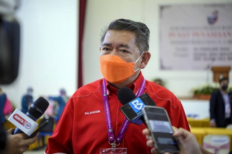 沙拉胡丁阿育表示,国会特委会将传召2位部长和总检察长,以解释有关苏禄苏丹后裔索赔的课题。-马新社- 沙拉胡丁阿育表示,国会特委会将传召2位部长和总检察长,以解释有关苏禄苏丹后裔索赔的课题。-马新社-