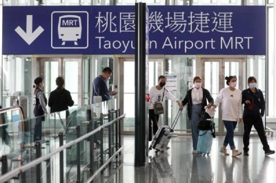 桃园国际机场公司周二早上收到一封恐吓信,表示为阻止佩洛西访台,将在机场放置3枚爆裂物,航警局已介入调查。-路透社- 桃园国际机场公司周二早上收到一封恐吓信,表示为阻止佩洛西访台,将在机场放置3枚爆裂物,航警局已介入调查。-路透社-