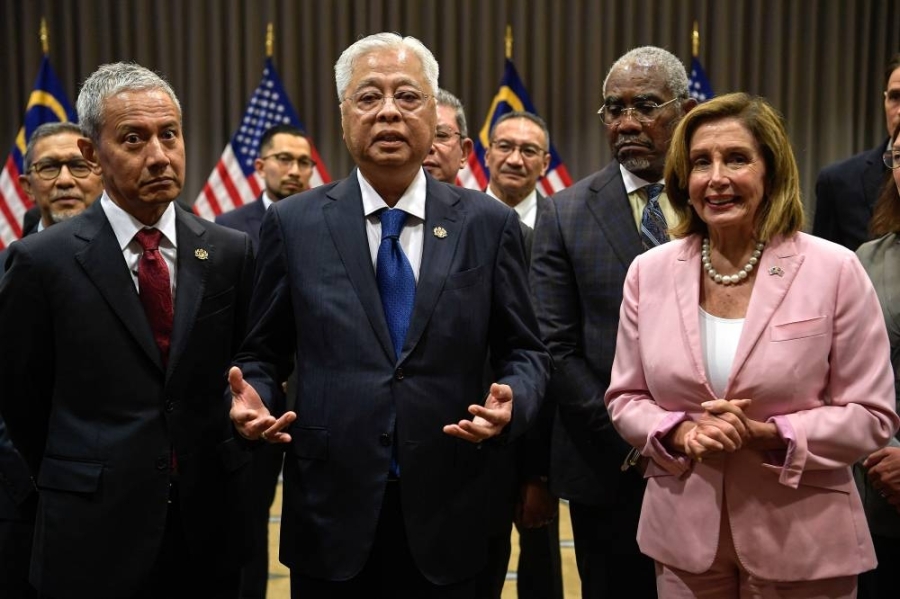 佩洛西(右)官访马来西亚,并与首相共进午餐交流。-马新社- 佩洛西(右)官访马来西亚,并与首相共进午餐交流。-马新社-