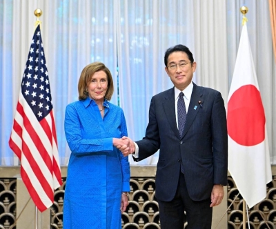 美国众议院议长佩洛西抵达日本,周五与日本首相岸田文雄进行早餐会。-法新社- 美国众议院议长佩洛西抵达日本,周五与日本首相岸田文雄进行早餐会。-法新社-