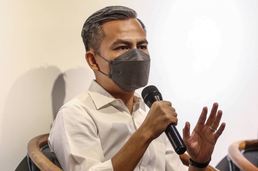 法米说,正当大家为濒海战斗舰丑闻发愁,现在又来一桩总值8亿5400万令吉直接谈判的指控,实在令人担心。-Yusof Mat Isa摄- 法米说,正当大家为濒海战斗舰丑闻发愁,现在又来一桩总值8亿5400万令吉直接谈判的指控,实在令人担心。-Yusof Mat Isa摄-