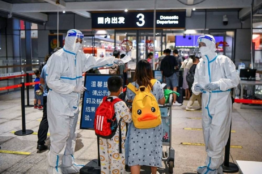 中国下周三起取消对出入境人员核酸检测等申报要求,海关总署强调,此次健康申明卡改版不是放松防控要求,而是旨在提高申报效率。-路透社- 中国下周三起取消对出入境人员核酸检测等申报要求,海关总署强调,此次健康申明卡改版不是放松防控要求,而是旨在提高申报效率。-路透社-