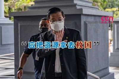 林冠英认为,政府应该把所有资源、能源和重点都放在拯救国家,摆脱当前经济危机。-Firdaus Latif摄- 林冠英认为,政府应该把所有资源、能源和重点都放在拯救国家,摆脱当前经济危机。-Firdaus Latif摄-