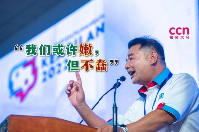 拉菲兹说,在江湖上,希盟或许很嫩,但又不蠢,非常清楚慕尤丁谈合作的目的。-Shafwan Zaidon摄- 拉菲兹说,在江湖上,希盟或许很嫩,但又不蠢,非常清楚慕尤丁谈合作的目的。-Shafwan Zaidon摄-