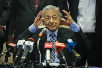 马哈迪指出,若有需要,他会勉强接受第三次领导政府的责任。-Yusof Mat Isa摄- 马哈迪指出,若有需要,他会勉强接受第三次领导政府的责任。-Yusof Mat Isa摄-