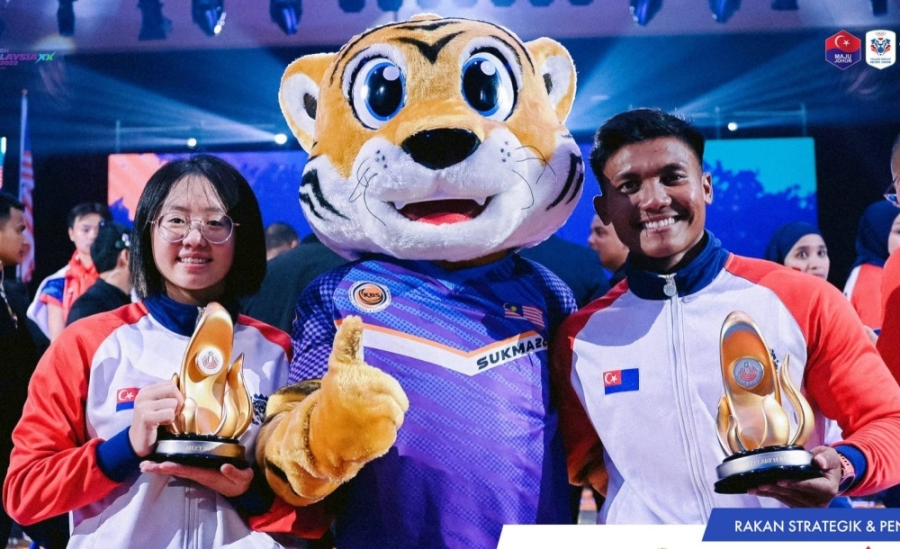 来自柔佛的16岁泳将新星陈柔伈(左)和独木舟选手法克鲁拉(右),分别在本届马运会拿下6金和9金,荣膺最佳男女运动员。-摘自柔佛州体理会脸书- 来自柔佛的16岁泳将新星陈柔伈(左)和独木舟选手法克鲁拉(右),分别在本届马运会拿下6金和9金,荣膺最佳男女运动员。-摘自柔佛州体理会脸书-