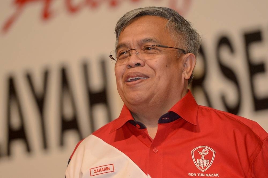 扎哈林(图)表明,他不会停止批评阿末扎希,而且还呼吁各族人民,拒绝由盗贼所统治的巫统或国阵。-Mukhriz Hazim摄- 扎哈林(图)表明,他不会停止批评阿末扎希,而且还呼吁各族人民,拒绝由盗贼所统治的巫统或国阵。-Mukhriz Hazim摄-