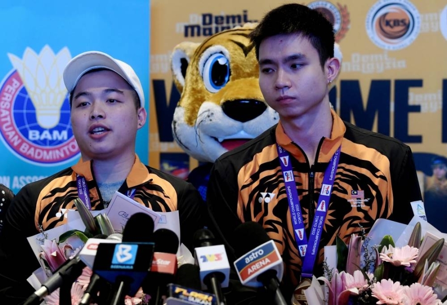 苏伟译(右)称已经做好变各国男双“虎视眈眈”目标的准备,而谢定峰则认为拿下世冠后信心暴增,很期待在欧洲赛上场作战。-马新社- 苏伟译(右)称已经做好变各国男双“虎视眈眈”目标的准备,而谢定峰则认为拿下世冠后信心暴增,很期待在欧洲赛上场作战。-马新社-