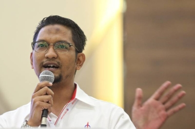 谢奥马直斥国盟自相矛盾,一边厢扬言组织廉洁稳定的政府,另一边厢却打算和腐败的国阵组成联合政府。-Saw Siow Feng摄- 谢奥马直斥国盟自相矛盾,一边厢扬言组织廉洁稳定的政府,另一边厢却打算和腐败的国阵组成联合政府。-Saw Siow Feng摄-