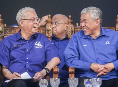 凯里认为,身为首相的依斯迈沙比里(左)应在巫统党选中,挑战现任主席阿末扎希(右)。-Farhan Najib摄- 凯里认为,身为首相的依斯迈沙比里(左)应在巫统党选中,挑战现任主席阿末扎希(右)。-Farhan Najib摄-