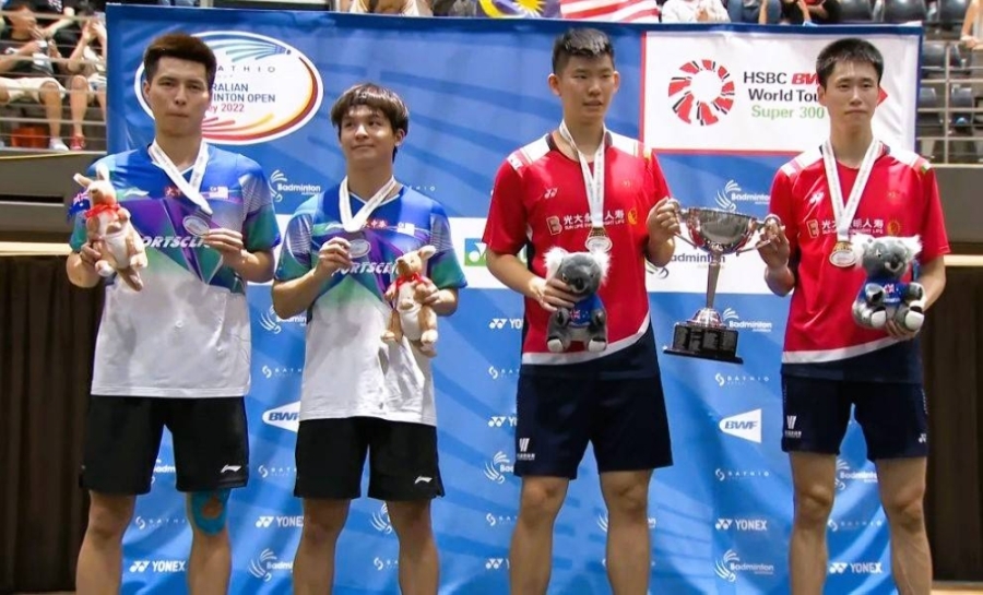 今年首次打进世界巡回赛决赛的王耀新/张御宇(左),却在澳洲羽球公开赛决赛力拼后,仍不敌中国赛会8号种子刘雨辰/欧烜屹铩羽饮恨居亚。-视频截屏- 今年首次打进世界巡回赛决赛的王耀新/张御宇(左),却在澳洲羽球公开赛决赛力拼后,仍不敌中国赛会8号种子刘雨辰/欧烜屹铩羽饮恨居亚。-视频截屏-