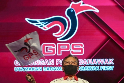 阿邦佐哈里拒绝回应国阵不支持任何联盟以组建政府的决定。-Yusof Mat Isa摄- 阿邦佐哈里拒绝回应国阵不支持任何联盟以组建政府的决定。-Yusof Mat Isa摄-