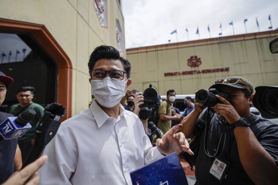 张盛闻要求阿末扎希体面下台,并由莫哈末哈山取代领导国阵。-马新社- 张盛闻要求阿末扎希体面下台,并由莫哈末哈山取代领导国阵。-马新社-