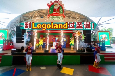 访客可在年度圣诞活动期间,赢取价值高达10万令吉的史诗级奖品。-大马乐高乐园供图,精彩大马制图- 访客可在年度圣诞活动期间,赢取价值高达10万令吉的史诗级奖品。-大马乐高乐园供图,精彩大马制图-