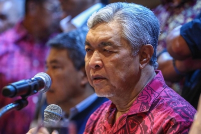 阿末扎希说,他以谦卑的心接受入阁的消息。-Yusof Mat Isa摄- 阿末扎希说,他以谦卑的心接受入阁的消息。-Yusof Mat Isa摄-