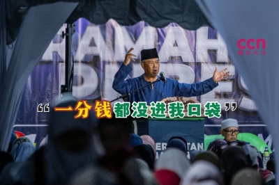 慕尤丁表示,那笔用来抗疫的资金,一分钱都没流入他私人户头。-Hari Anggara摄,精彩大马制图- 慕尤丁表示,那笔用来抗疫的资金,一分钱都没流入他私人户头。-Hari Anggara摄,精彩大马制图-