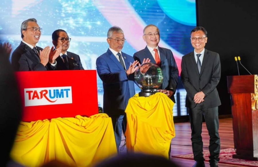 国家元首苏丹阿都拉(中)为拉曼升格为理工大学主持推介,右二为魏家祥。-图取自魏家祥脸书- 国家元首苏丹阿都拉(中)为拉曼升格为理工大学主持推介,右二为魏家祥。-图取自魏家祥脸书-