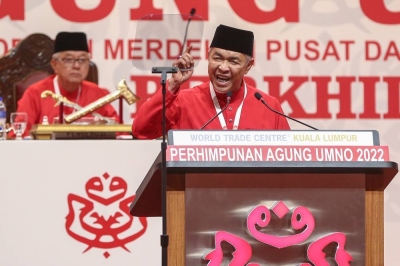 扎希说,身为部长的阿莎丽娜肩负重任,因为她所肩负的是政党的未来。-Yusof Mat Isa摄- 扎希说,身为部长的阿莎丽娜肩负重任,因为她所肩负的是政党的未来。-Yusof Mat Isa摄-