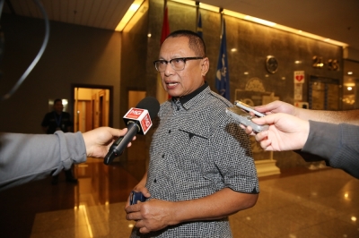 弗亚查卡希表示,开除及冻结党籍决定是依据党纪律委员会建议,并非党主席个人决定。-Yusof Mat Isa摄- 弗亚查卡希表示,开除及冻结党籍决定是依据党纪律委员会建议,并非党主席个人决定。-Yusof Mat Isa摄-