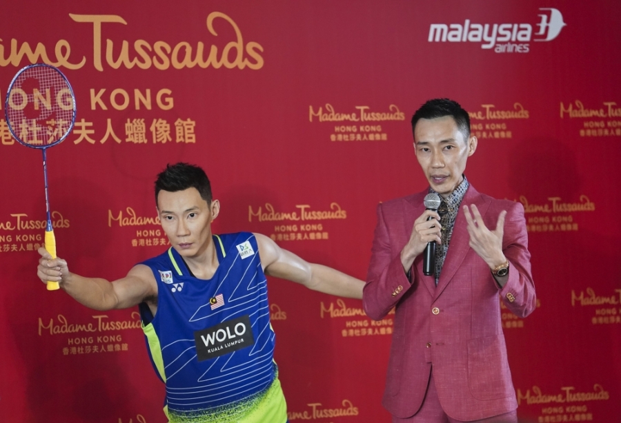 李宗伟指出,这尊蜡像以他经典“准备战斗”姿势来作为展示,这是他多年来纵横世界各地球场,每次球赛开始前的姿势。-香港杜莎夫人蜡像馆提供- 李宗伟指出,这尊蜡像以他经典“准备战斗”姿势来作为展示,这是他多年来纵横世界各地球场,每次球赛开始前的姿势。-香港杜莎夫人蜡像馆提供-