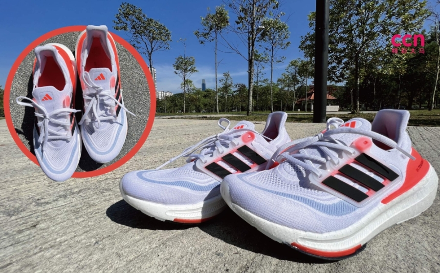 Adidas Ultraboost Light新跑鞋是一款比上一代轻30%,能量回弹效果更佳的跑鞋。-庄礼文摄- Adidas Ultraboost Light新跑鞋是一款比上一代轻30%,能量回弹效果更佳的跑鞋。-庄礼文摄-