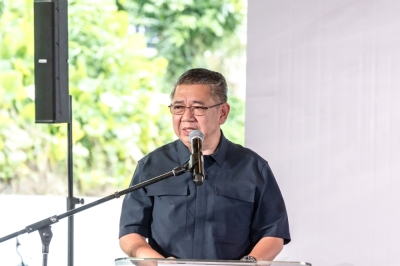 沙拉胡丁指出,“慈悯伞”再添新成员,即慈悯眼镜配套。-Firdaus Latif摄- 沙拉胡丁指出,“慈悯伞”再添新成员,即慈悯眼镜配套。-Firdaus Latif摄-