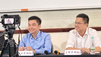 洪伟翔(左)说,现在马来西亚面对最大的问题是,没人敢撬动既得利益。-张晓真摄- 洪伟翔(左)说,现在马来西亚面对最大的问题是,没人敢撬动既得利益。-张晓真摄-