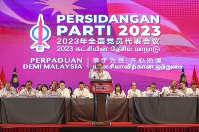 陆兆福说,赛沙迪有责任和义务,确保其支持者支持联合政府。-Yusof Mat Isa摄- 陆兆福说,赛沙迪有责任和义务,确保其支持者支持联合政府。-Yusof Mat Isa摄-