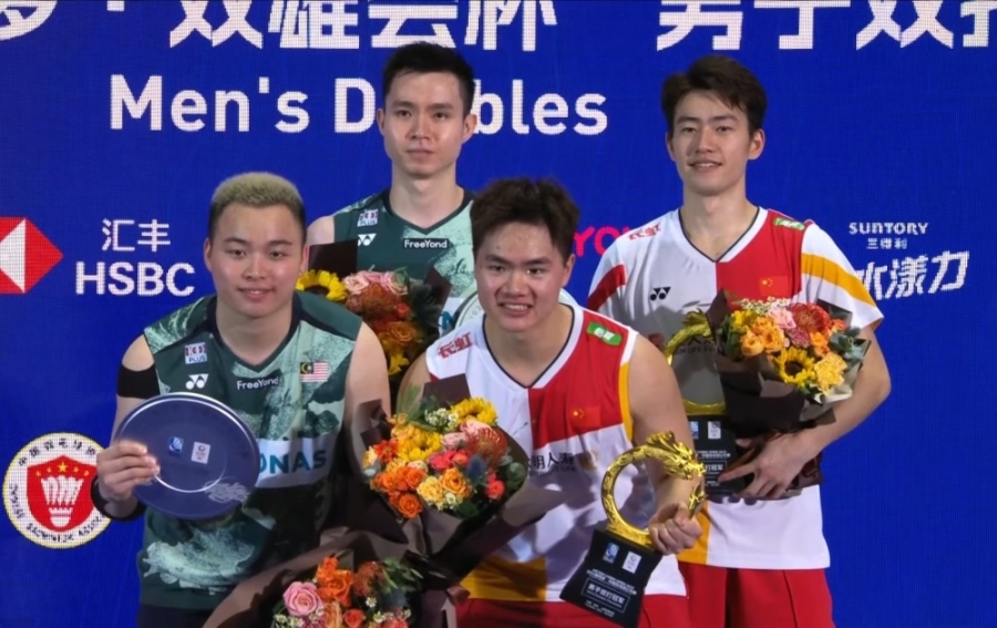 中国公开赛决赛哑火仅26分钟就败在梁伟铿/王昶拍下的谢定峰/苏伟译,无奈只能让世巡赛无冠荒再延续。-摘自推特- 中国公开赛决赛哑火仅26分钟就败在梁伟铿/王昶拍下的谢定峰/苏伟译,无奈只能让世巡赛无冠荒再延续。-摘自推特-