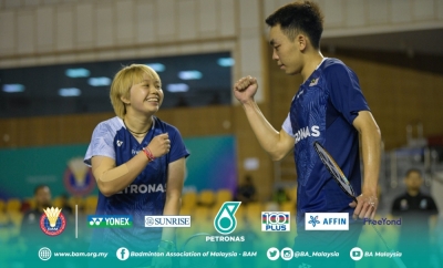 上周刚才印尼大师赛夺魁的叶睿庆/萧紫萱,轻松直落两局晋级香港公开赛正赛,将硬撼英格兰世界排名第35的格雷戈里/珍妮争夺16强资格。-摘自马羽总脸书- 上周刚才印尼大师赛夺魁的叶睿庆/萧紫萱,轻松直落两局晋级香港公开赛正赛,将硬撼英格兰世界排名第35的格雷戈里/珍妮争夺16强资格。-摘自马羽总脸书-