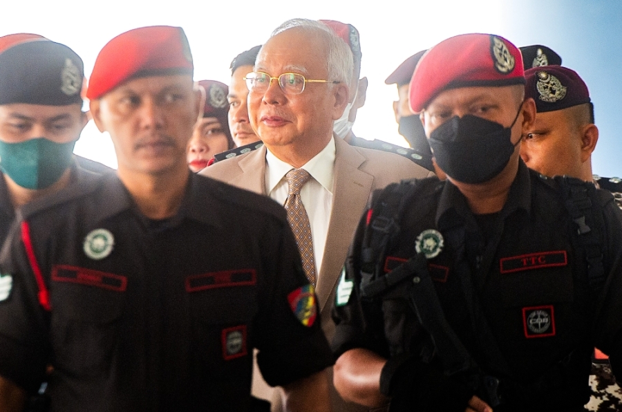 证人指出,1MDB向德意志银行贷款的2亿5000万美元中,有400万令吉最后流入纳吉户头。-Shafwan Zaidon摄- 证人指出,1MDB向德意志银行贷款的2亿5000万美元中,有400万令吉最后流入纳吉户头。-Shafwan Zaidon摄-