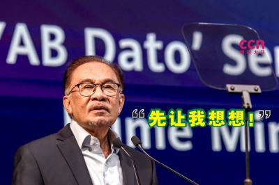 针对外界传闻指内阁将改组一事,安华说,他需要先就此事考虑。-Firdaus Latif摄,精彩大马制图- 针对外界传闻指内阁将改组一事,安华说,他需要先就此事考虑。-Firdaus Latif摄,精彩大马制图-