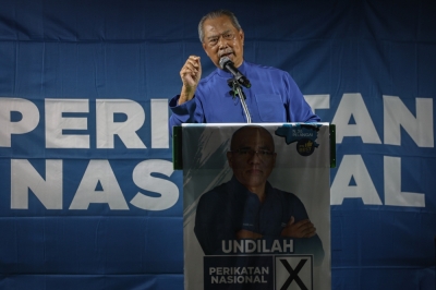 慕尤丁认为,反贪会上门搜查其代表律师Rosli Dahlan Saravana Partnership(RDS)的办公室,是滥权行为。-马新社- 慕尤丁认为,反贪会上门搜查其代表律师Rosli Dahlan Saravana Partnership(RDS)的办公室,是滥权行为。-马新社-