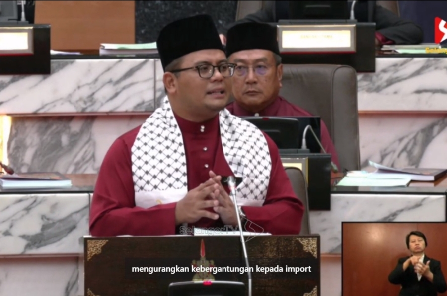 阿米鲁丁说,雪州政府将分阶段向逾2万名雪州公务员,发放两个半月薪资的特别援助金。-图取自Amirudin Shari面子书- 阿米鲁丁说,雪州政府将分阶段向逾2万名雪州公务员,发放两个半月薪资的特别援助金。-图取自Amirudin Shari面子书-