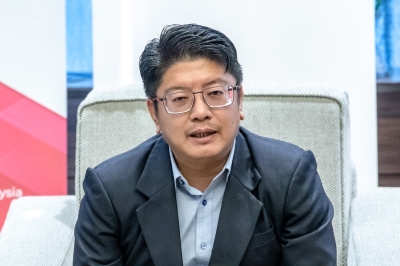 依温表示,内阁已同意让沙砂两州在公务上,继续使用英文作为官方语文。-Firdaus Latif摄- 依温表示,内阁已同意让沙砂两州在公务上,继续使用英文作为官方语文。-Firdaus Latif摄-