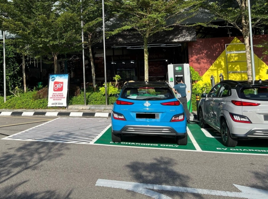 Charge+公司已在柔佛士姑来(往南方向)休息站设立了120kW的直流充电桩。-图摘自Soya Cincau- Charge+公司已在柔佛士姑来(往南方向)休息站设立了120kW的直流充电桩。-图摘自Soya Cincau-