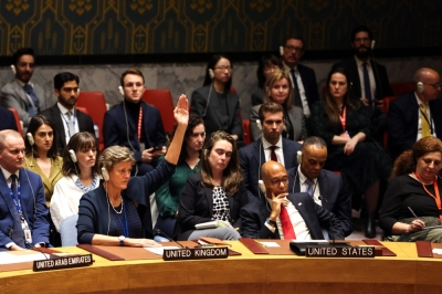 英国驻联合国大使伍德沃德(前排左)和美国驻联合国副大使伍德(前排右)周五在纽约联合国总部出席安全理事会会议。-法新社- 英国驻联合国大使伍德沃德(前排左)和美国驻联合国副大使伍德(前排右)周五在纽约联合国总部出席安全理事会会议。-法新社-
