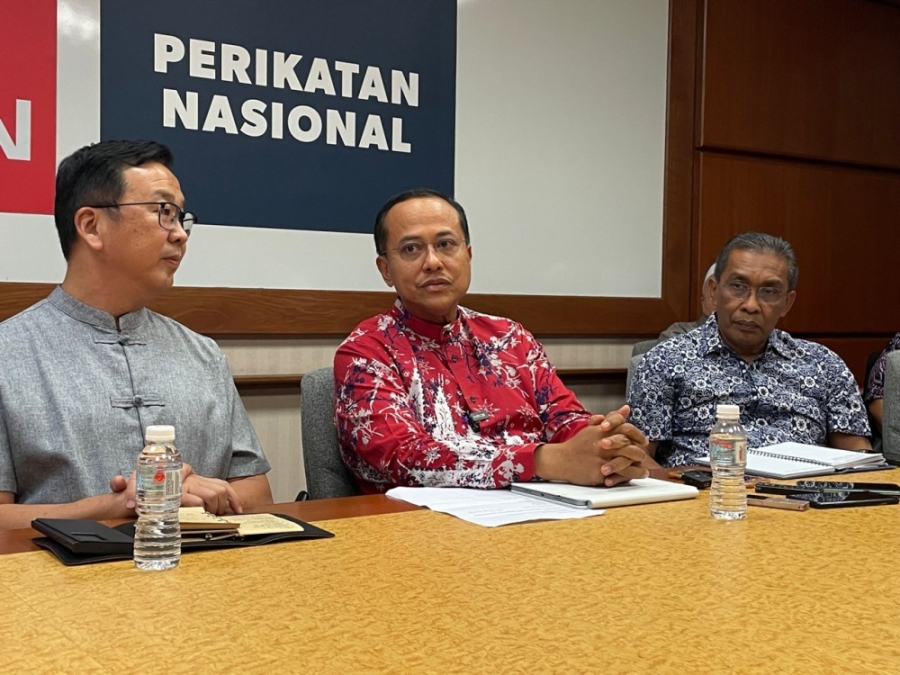 阿末山苏里(中)说,非穆斯林对伊党恐惧源自于政敌玩弄政治手段。-陈亿佩摄- 阿末山苏里(中)说,非穆斯林对伊党恐惧源自于政敌玩弄政治手段。-陈亿佩摄-