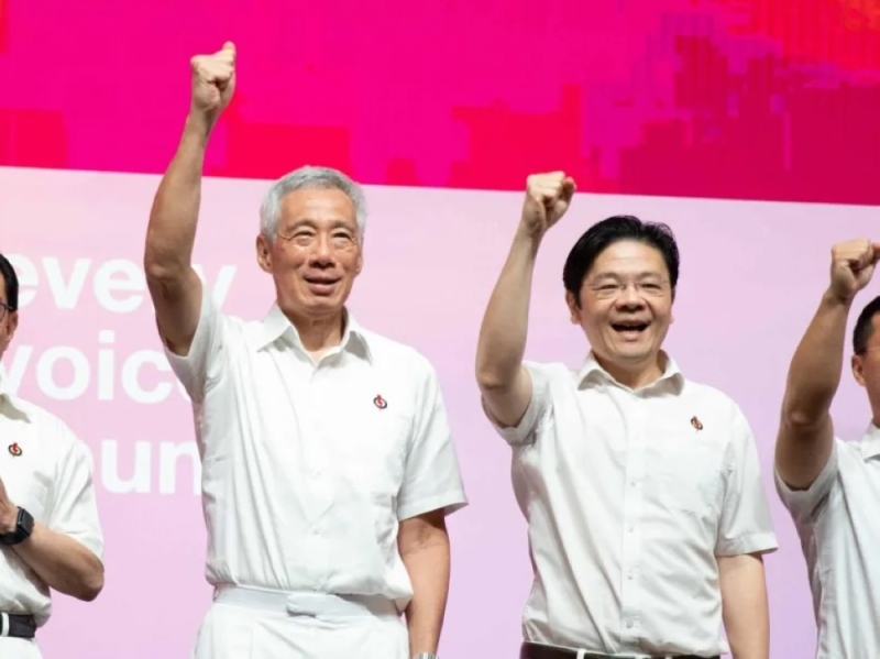 李显龙(左)将于5月15日卸任新加坡总理,并交棒给副总理黄循财。-TODAY- 李显龙(左)将于5月15日卸任新加坡总理,并交棒给副总理黄循财。-TODAY-