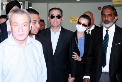 蔡志权(中)与罗秀梅(右2)将会向总检察署提交陈情书。-马新社- 蔡志权(中)与罗秀梅(右2)将会向总检察署提交陈情书。-马新社-