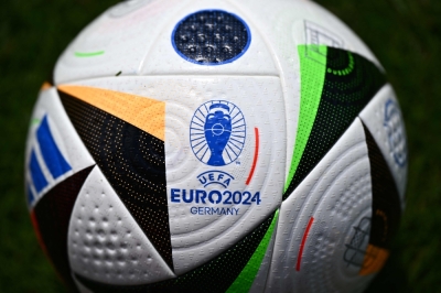 2024年欧国杯官方用球FUSSBALLLIEBE(LOVE OF FOOTBALL),已经在德国各个上演欧国杯赛事体育馆“蓄势待发”。-法新社- 2024年欧国杯官方用球FUSSBALLLIEBE(LOVE OF FOOTBALL),已经在德国各个上演欧国杯赛事体育馆“蓄势待发”。-法新社-