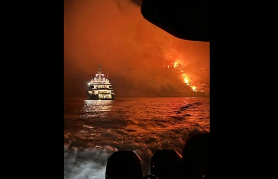 希腊消防部门发布的照片指,13人涉嫌从游艇发射烟火,导致伊兹拉岛发生林火。-图取自epoxikoipirosvestes面子书- 希腊消防部门发布的照片指,13人涉嫌从游艇发射烟火,导致伊兹拉岛发生林火。-图取自epoxikoipirosvestes面子书-